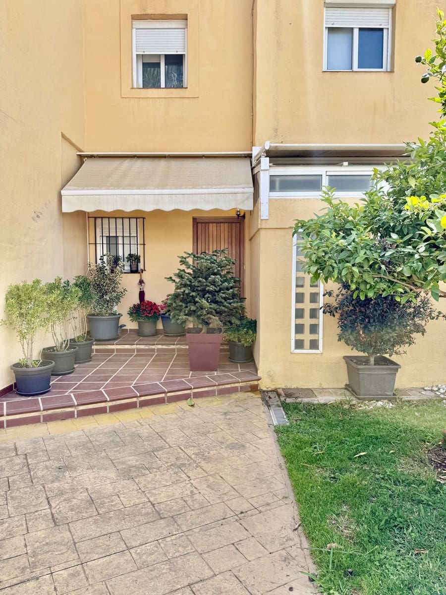 3 sovrum Villa till salu i New Golden Mile - 795 000 € (Ref: 9812091)