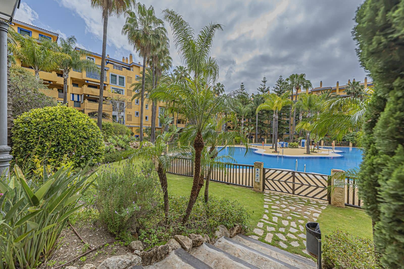 2 Zimmer Apartment zu verkaufen in San Pedro de Alcantara - 675.000 € (Ref: 9812096)