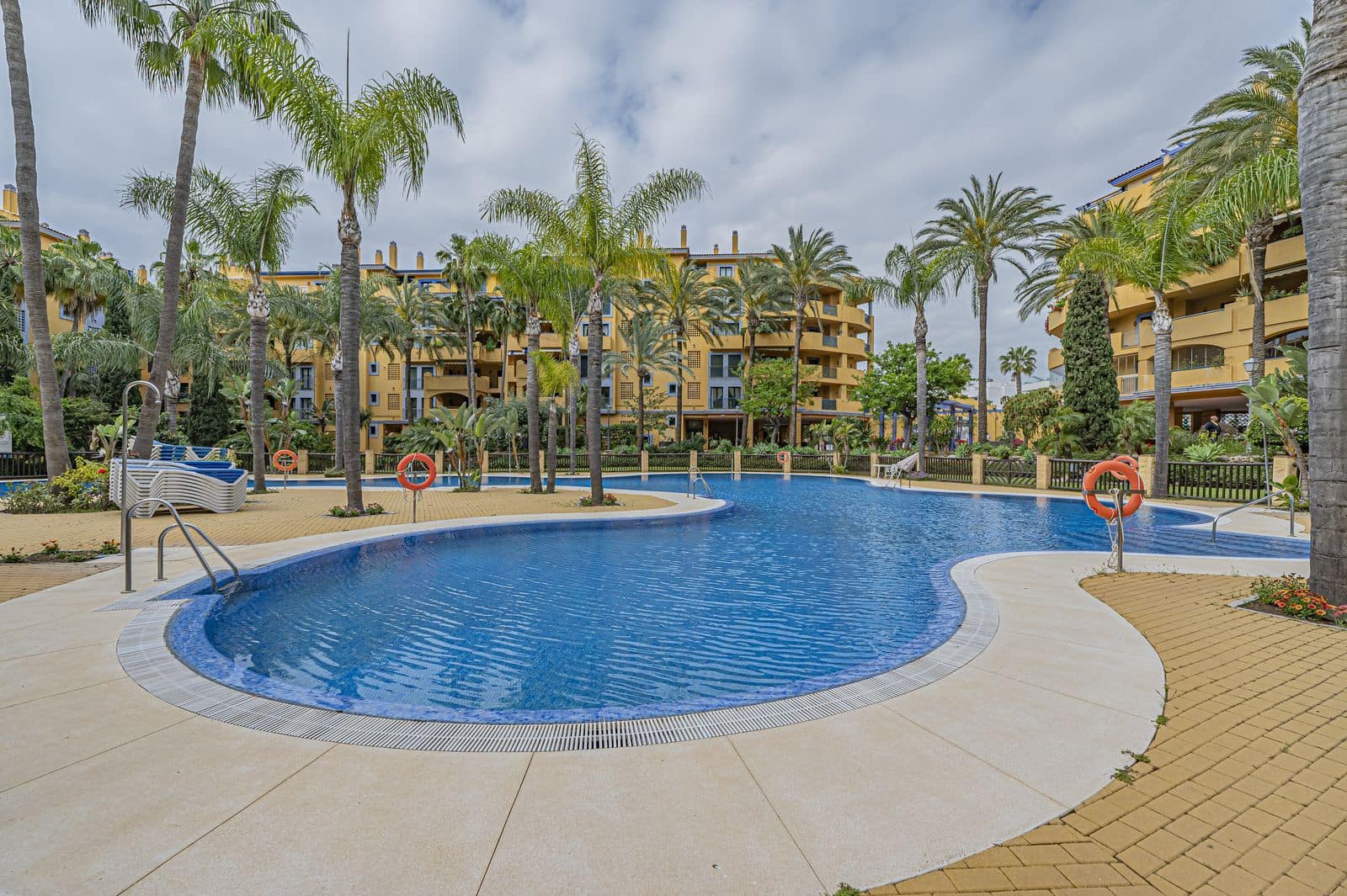 2 Zimmer Apartment zu verkaufen in San Pedro de Alcantara - 675.000 € (Ref: 9812096)