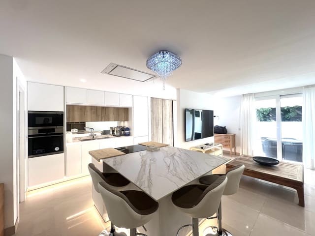2 makuuhuone Paritalo myytävänä paikassa Nueva Andalucia, Marbella - 435 000 € (Ref: 9812098)