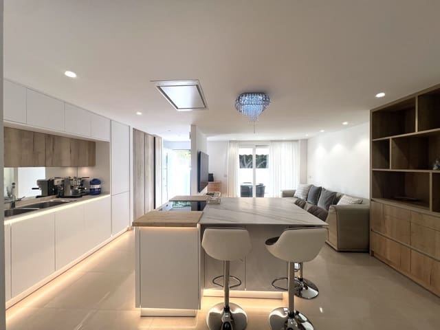 2 makuuhuone Paritalo myytävänä paikassa Nueva Andalucia, Marbella - 435 000 € (Ref: 9812098)