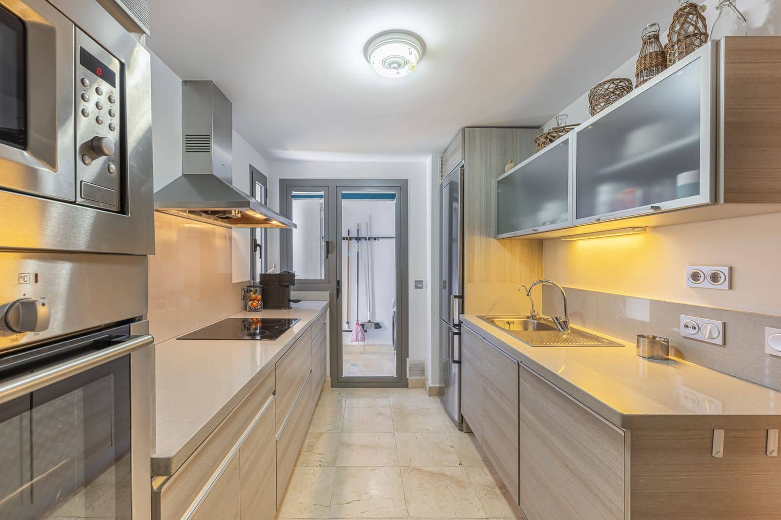 3 bedroom Penthouse for sale in Benahavis - € 975,000 (Ref: 9812099)