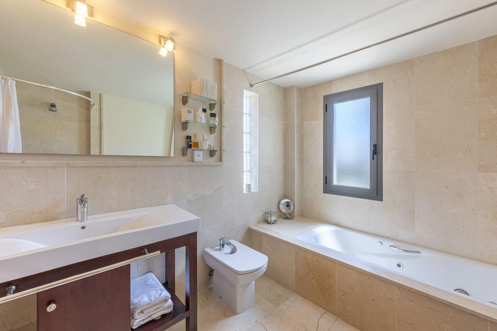 3 bedroom Penthouse for sale in Benahavis - € 975,000 (Ref: 9812099)
