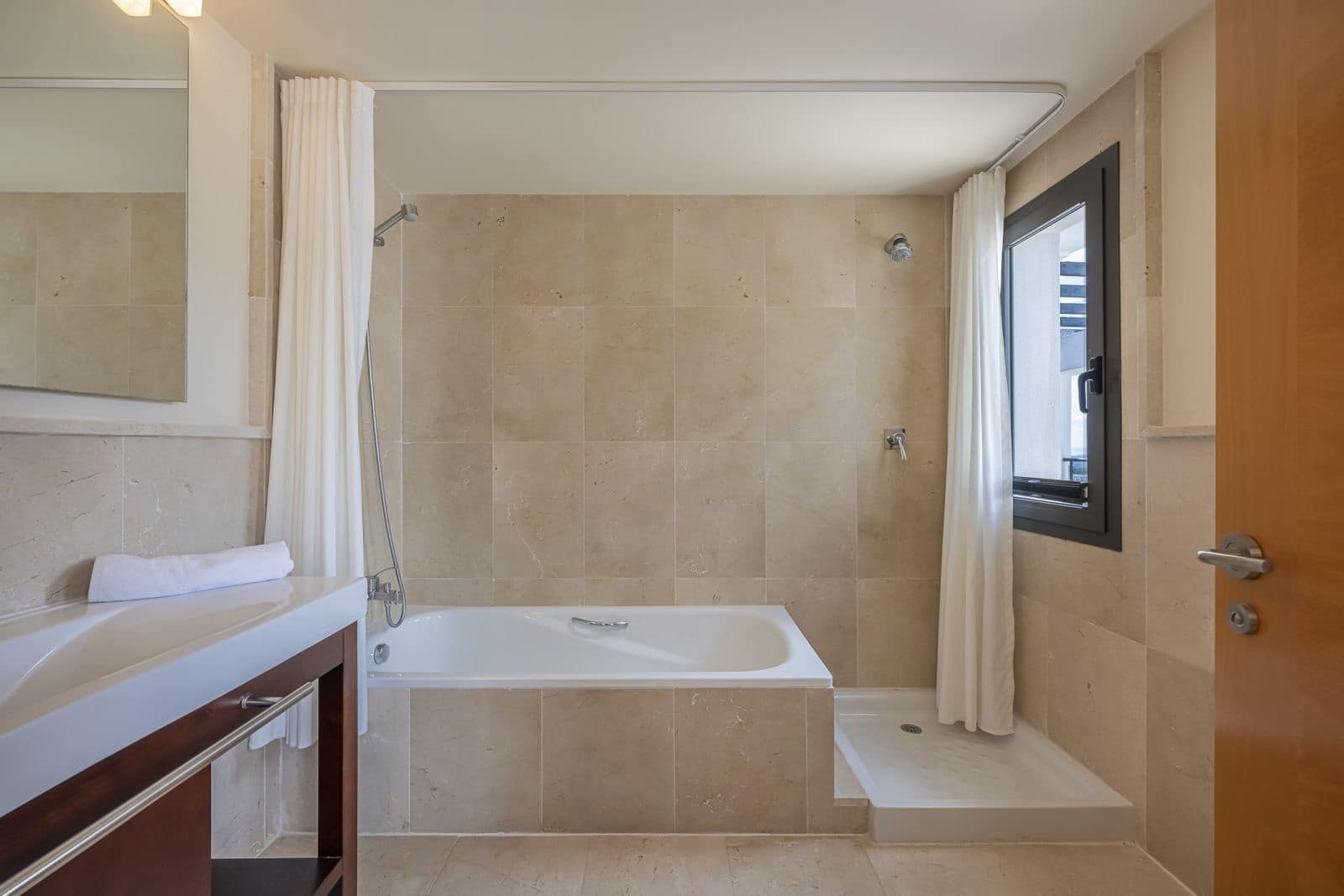 3 bedroom Penthouse for sale in Benahavis - € 975,000 (Ref: 9812099)