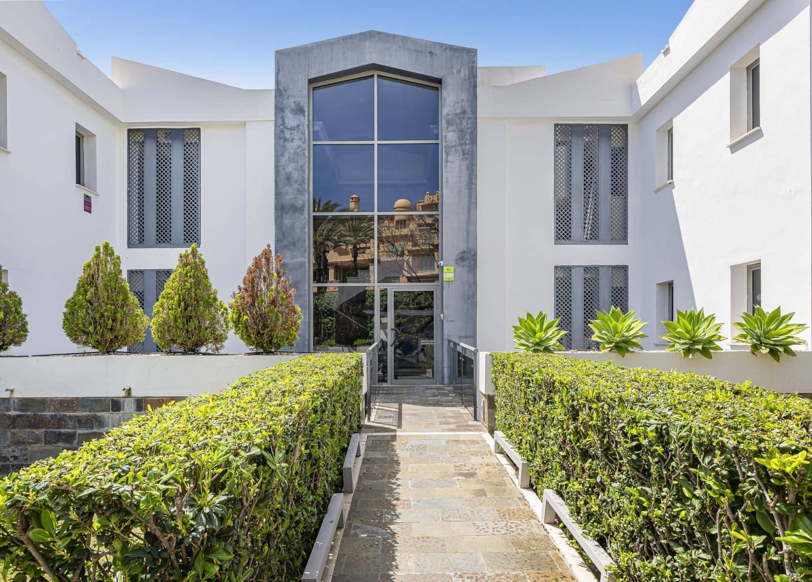 3 bedroom Penthouse for sale in Benahavis - € 975,000 (Ref: 9812099)