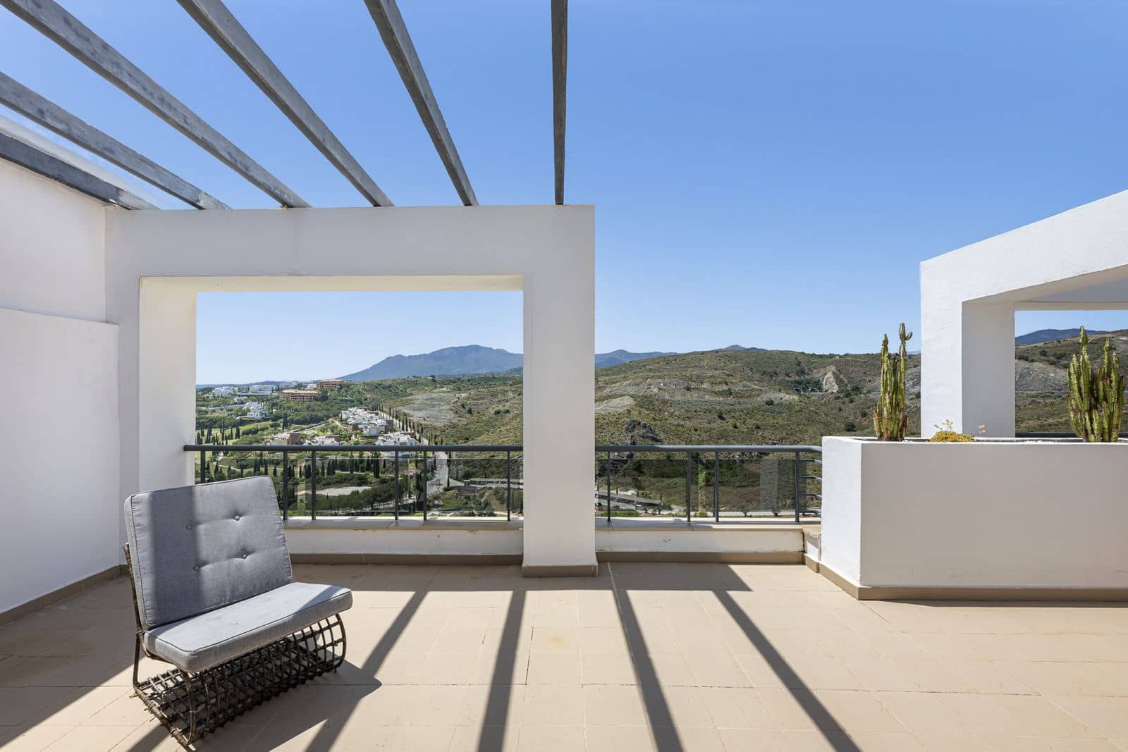 3 bedroom Penthouse for sale in Benahavis - € 975,000 (Ref: 9812099)