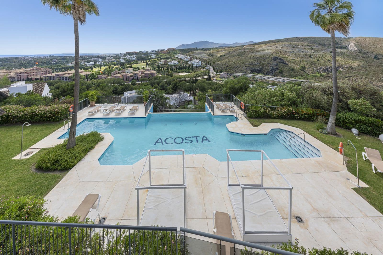 3 bedroom Penthouse for sale in Benahavis - € 975,000 (Ref: 9812099)