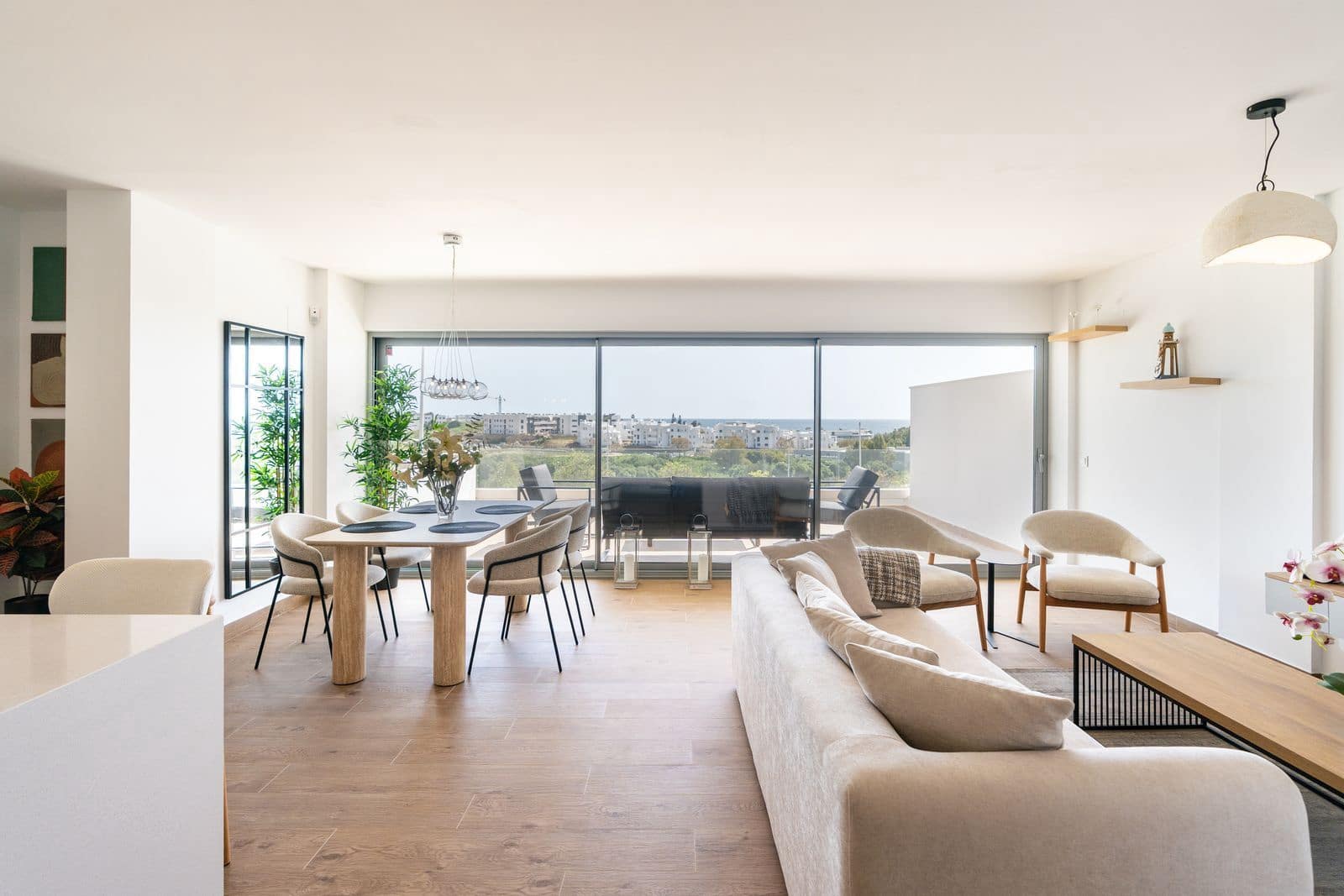 Apartamento de 2 habitaciones en Estepona en venta - 575.000 € (Ref: 9812101)