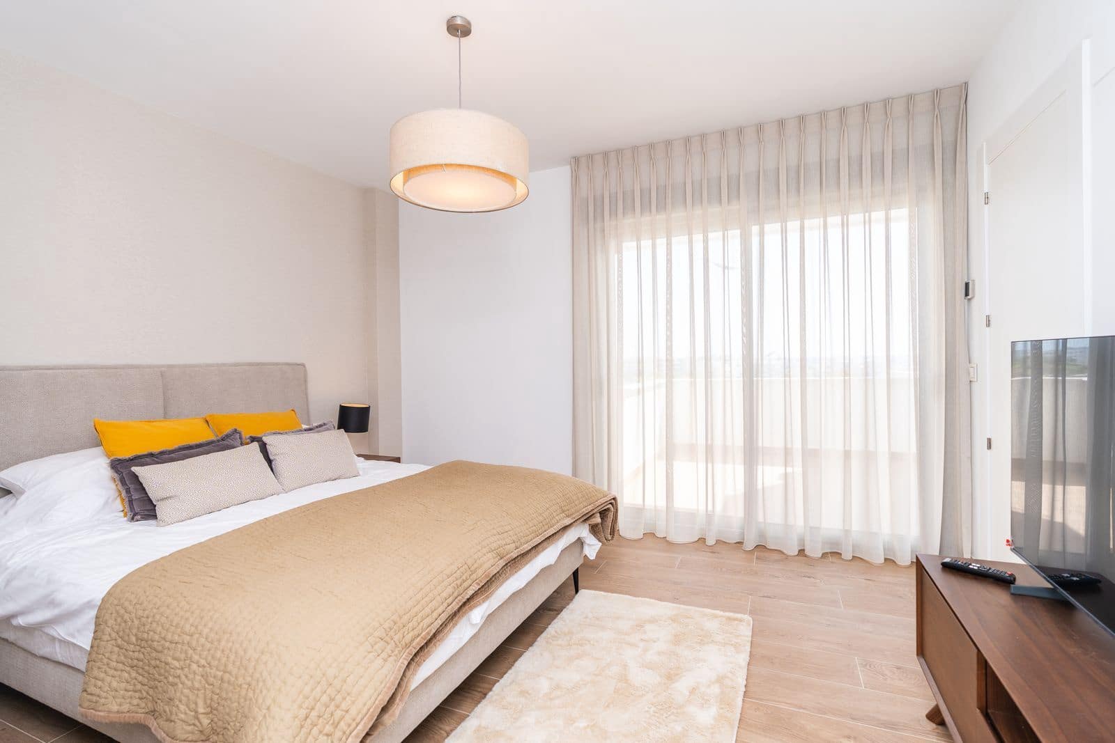 Apartamento de 2 habitaciones en Estepona en venta - 575.000 € (Ref: 9812101)