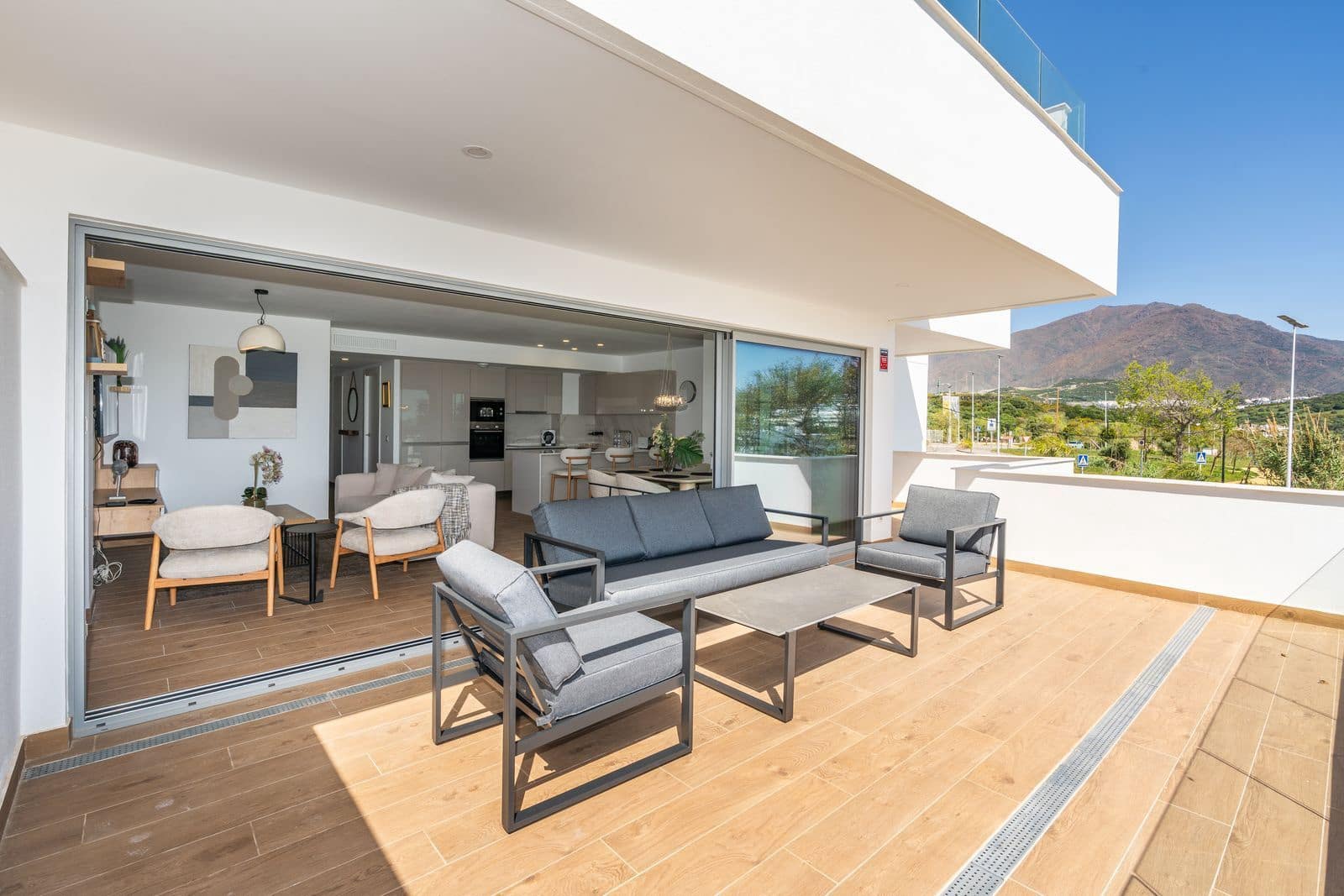 Apartamento de 2 habitaciones en Estepona en venta - 575.000 € (Ref: 9812101)