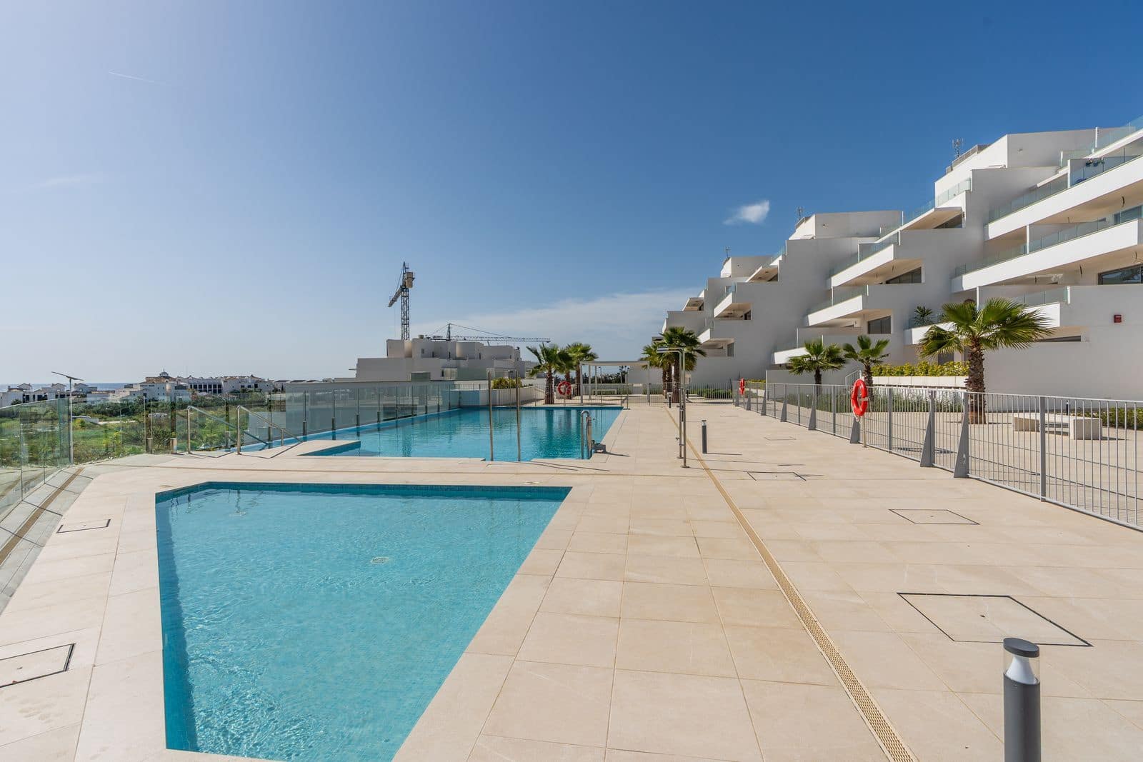 Apartamento de 2 habitaciones en Estepona en venta - 575.000 € (Ref: 9812101)