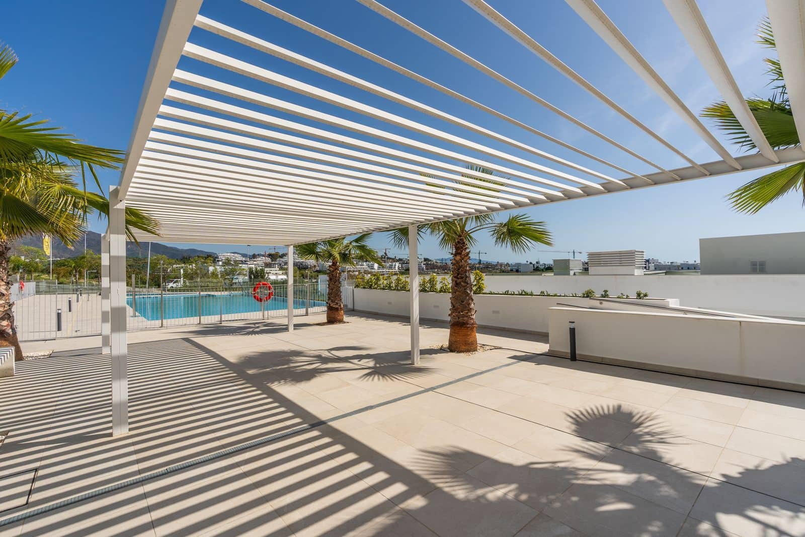 Apartamento de 2 habitaciones en Estepona en venta - 575.000 € (Ref: 9812101)