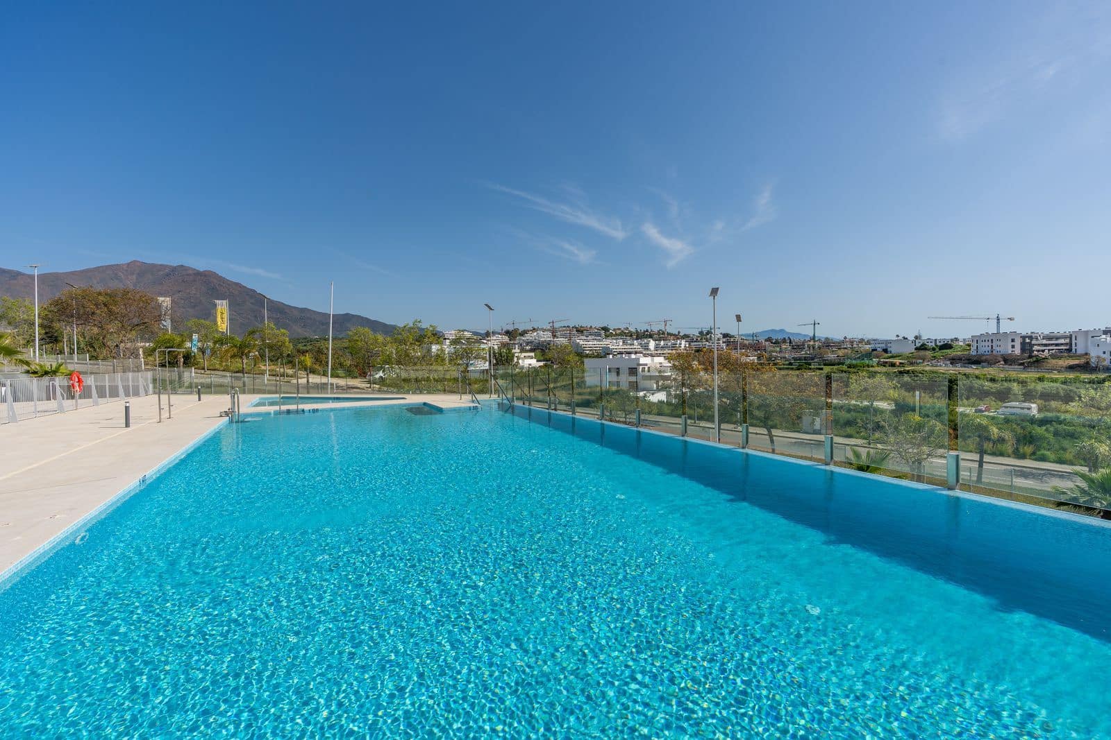 Apartamento de 2 habitaciones en Estepona en venta - 575.000 € (Ref: 9812101)