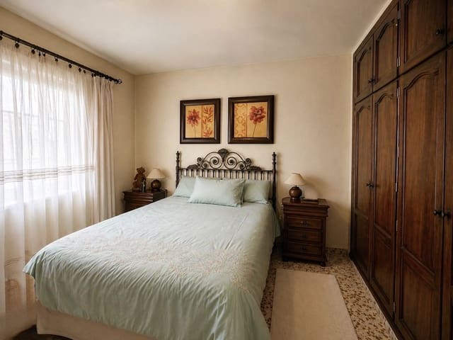 4 sovrum Hus till salu i San Pedro de Alcantara, Marbella - 680 000 € (Ref: 9812109)