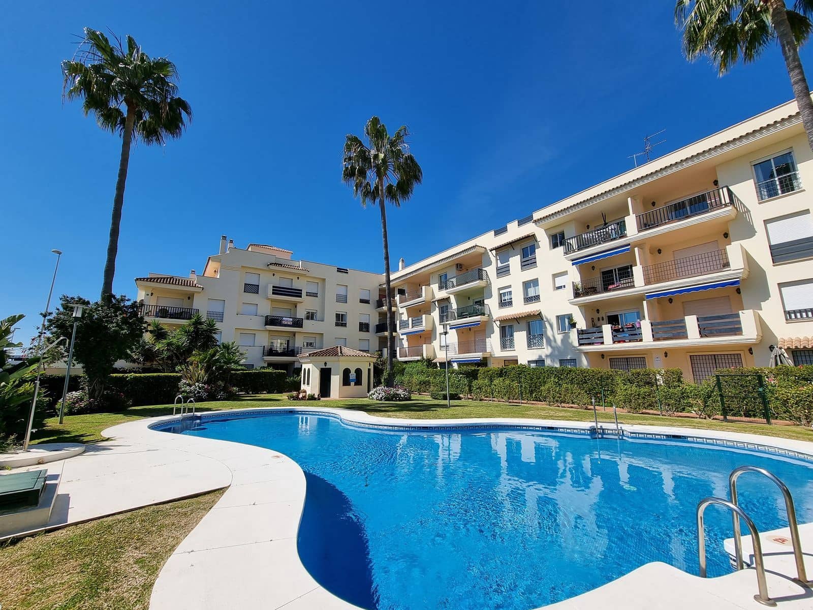 2 makuuhuone Huoneisto myytävänä paikassa Nueva Andalucia - 339 000 € (Ref: 9812112)