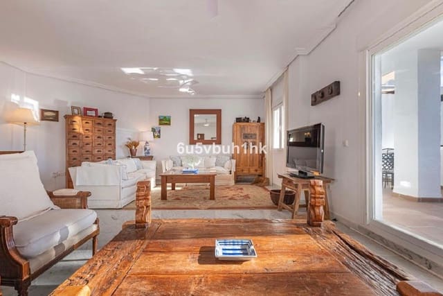 4 soveværelse Lejlighed til salg i Bahía de Marbella, Marbella - € 1.350.000 (Ref: 9812124)