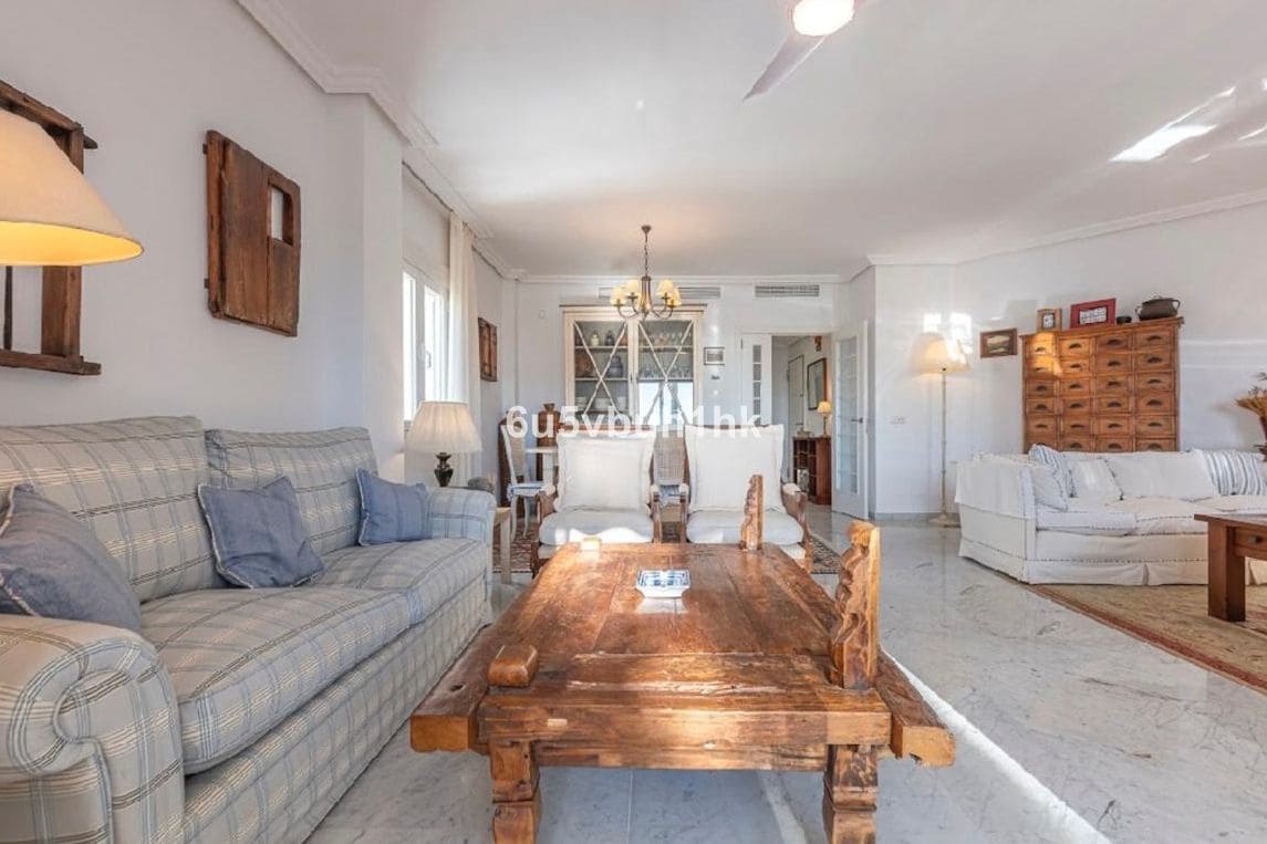 4 soveværelse Lejlighed til salg i Bahia de Marbella - € 1.350.000 (Ref: 9812124)