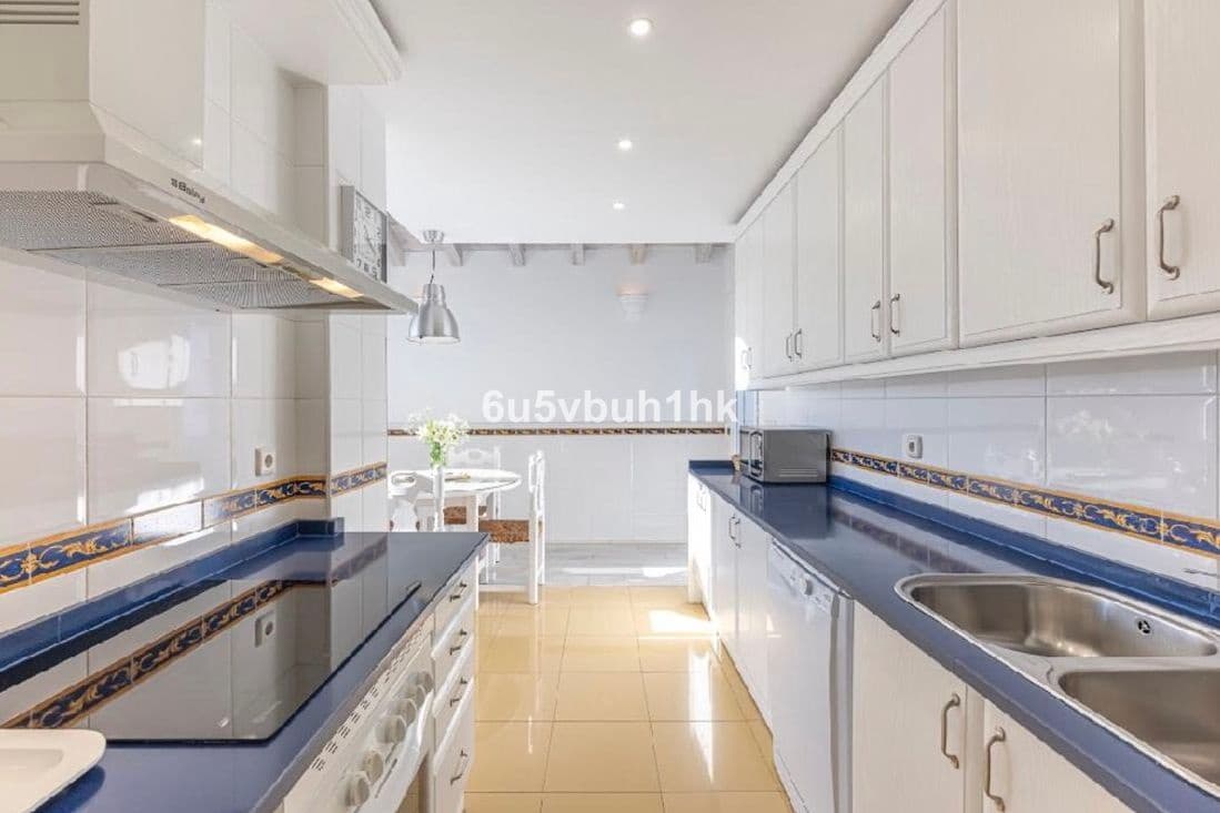 4 soveværelse Lejlighed til salg i Bahia de Marbella - € 1.350.000 (Ref: 9812124)