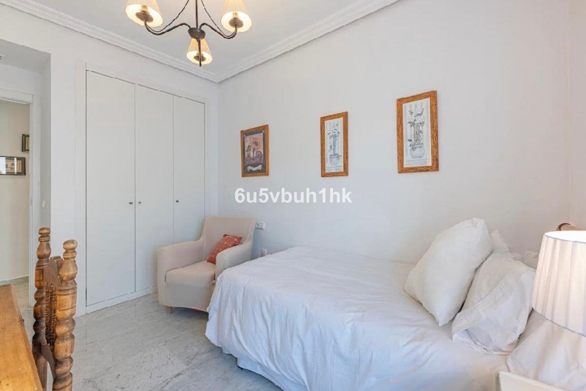 4 soveværelse Lejlighed til salg i Bahia de Marbella - € 1.350.000 (Ref: 9812124)