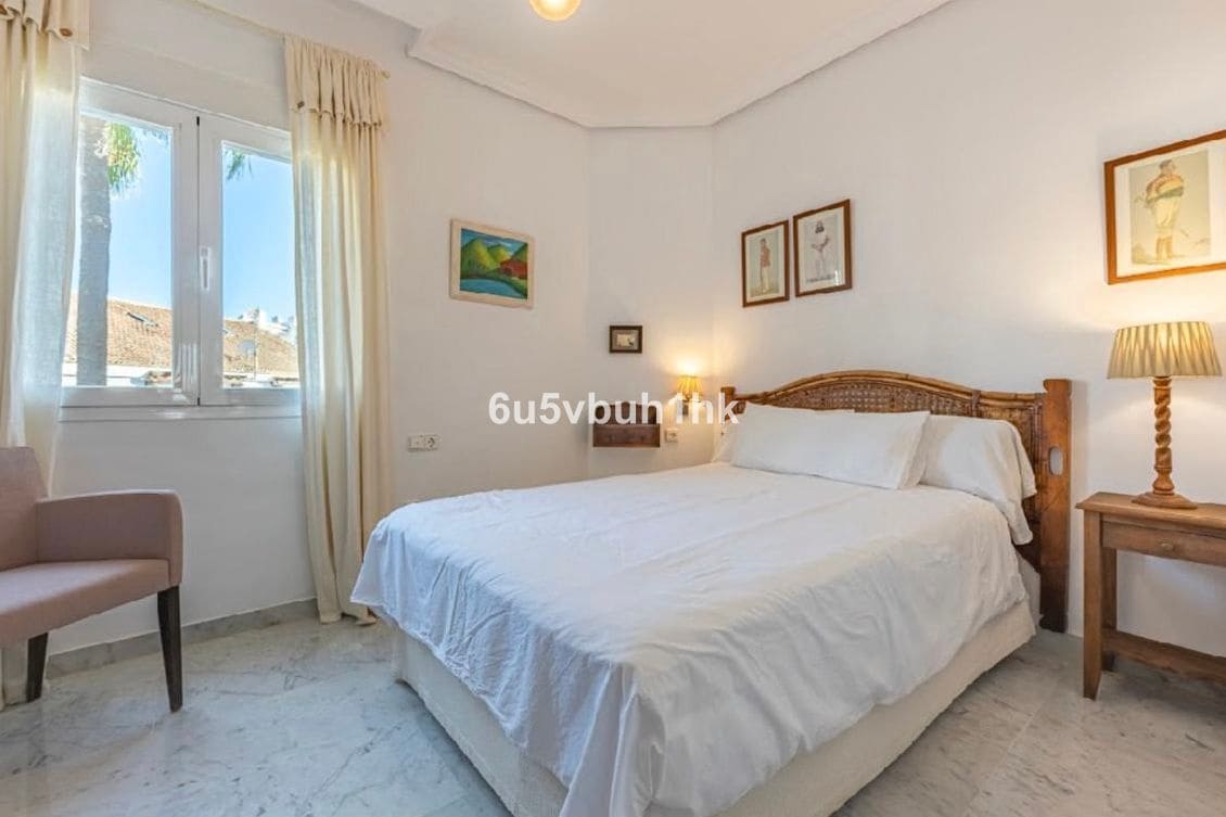4 soveværelse Lejlighed til salg i Bahia de Marbella - € 1.350.000 (Ref: 9812124)