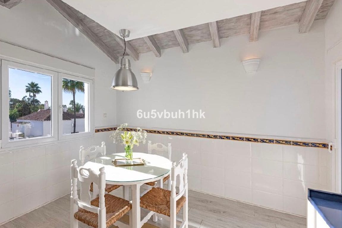 4 soveværelse Lejlighed til salg i Bahia de Marbella - € 1.350.000 (Ref: 9812124)