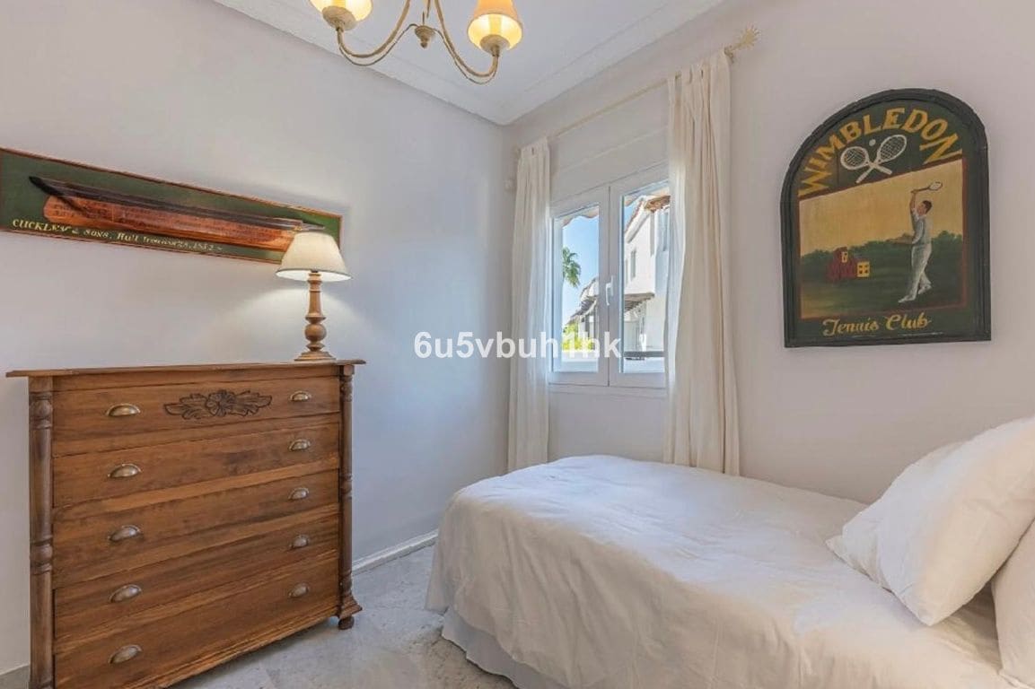 4 soveværelse Lejlighed til salg i Bahia de Marbella - € 1.350.000 (Ref: 9812124)