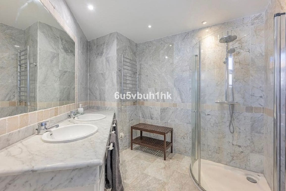 4 soveværelse Lejlighed til salg i Bahia de Marbella - € 1.350.000 (Ref: 9812124)