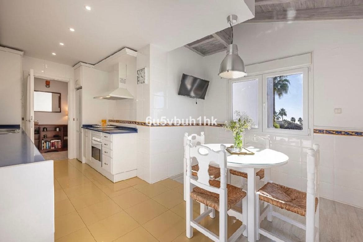 4 soveværelse Lejlighed til salg i Bahia de Marbella - € 1.350.000 (Ref: 9812124)