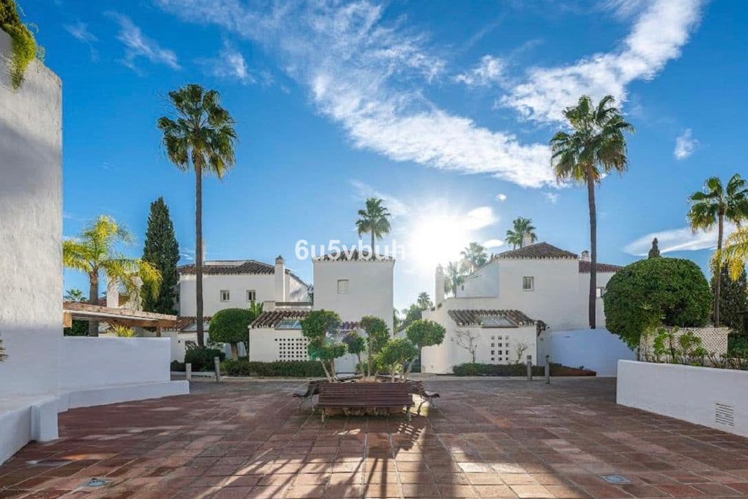 4 soveværelse Lejlighed til salg i Bahia de Marbella - € 1.350.000 (Ref: 9812124)