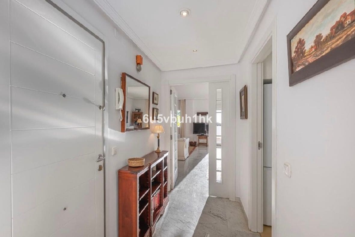 4 soveværelse Lejlighed til salg i Bahia de Marbella - € 1.350.000 (Ref: 9812124)