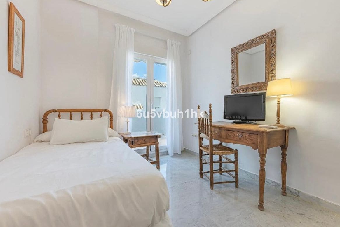 4 soveværelse Lejlighed til salg i Bahia de Marbella - € 1.350.000 (Ref: 9812124)