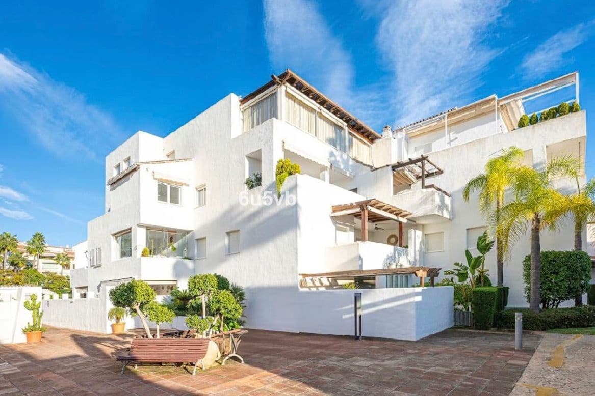 4 soveværelse Lejlighed til salg i Bahia de Marbella - € 1.350.000 (Ref: 9812124)
