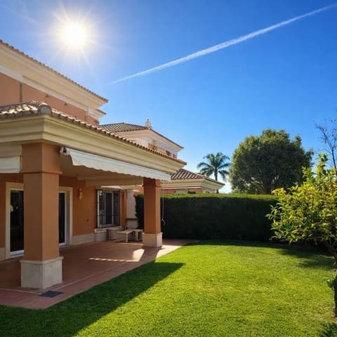 3 bedroom Townhouse for sale in Marbella - € 1,100,000 (Ref: 9812131)