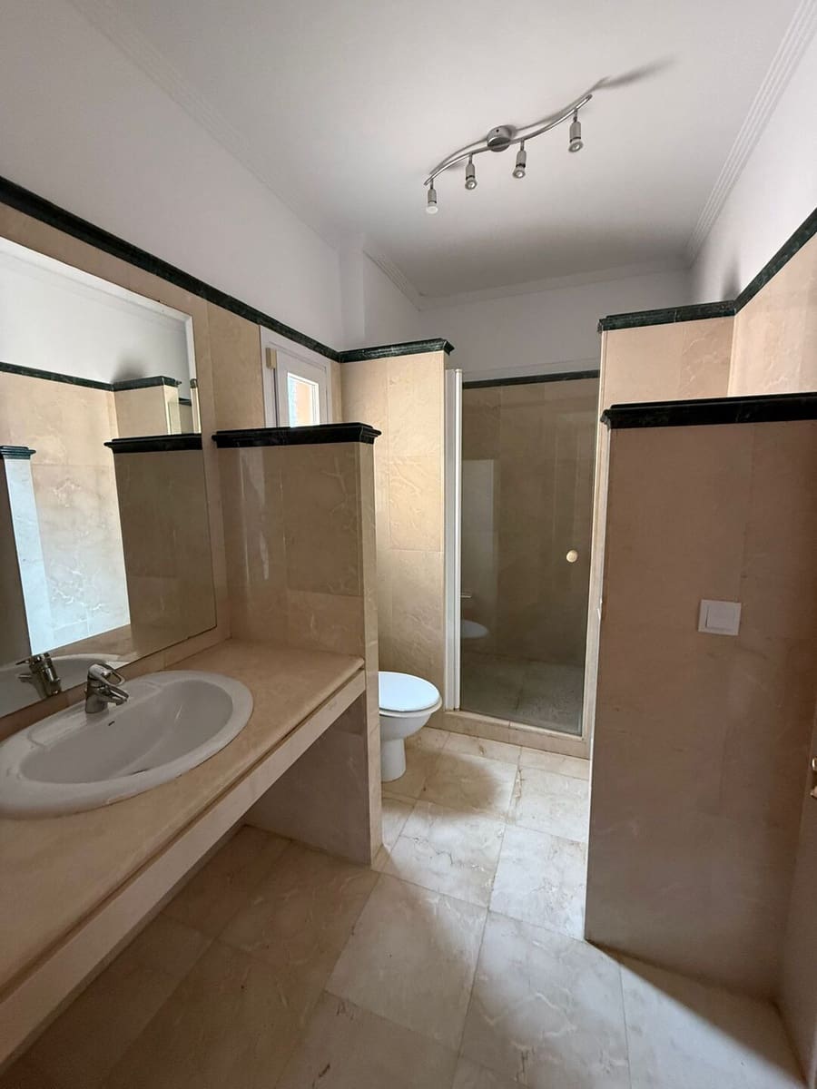 3 bedroom Townhouse for sale in Marbella - € 1,100,000 (Ref: 9812131)