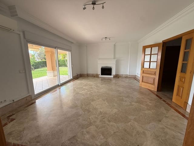 3 bedroom Townhouse for sale in Marbella - € 1,100,000 (Ref: 9812131)