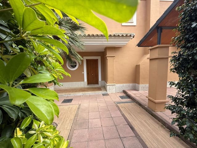 3 bedroom Townhouse for sale in Marbella - € 1,100,000 (Ref: 9812131)