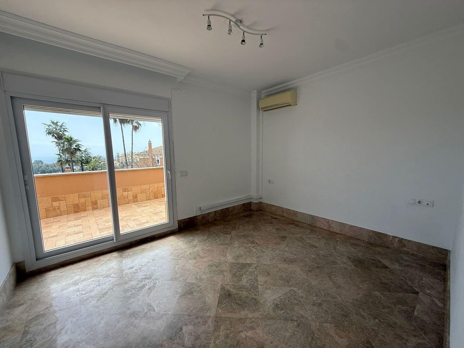 3 bedroom Townhouse for sale in Marbella - € 1,100,000 (Ref: 9812131)