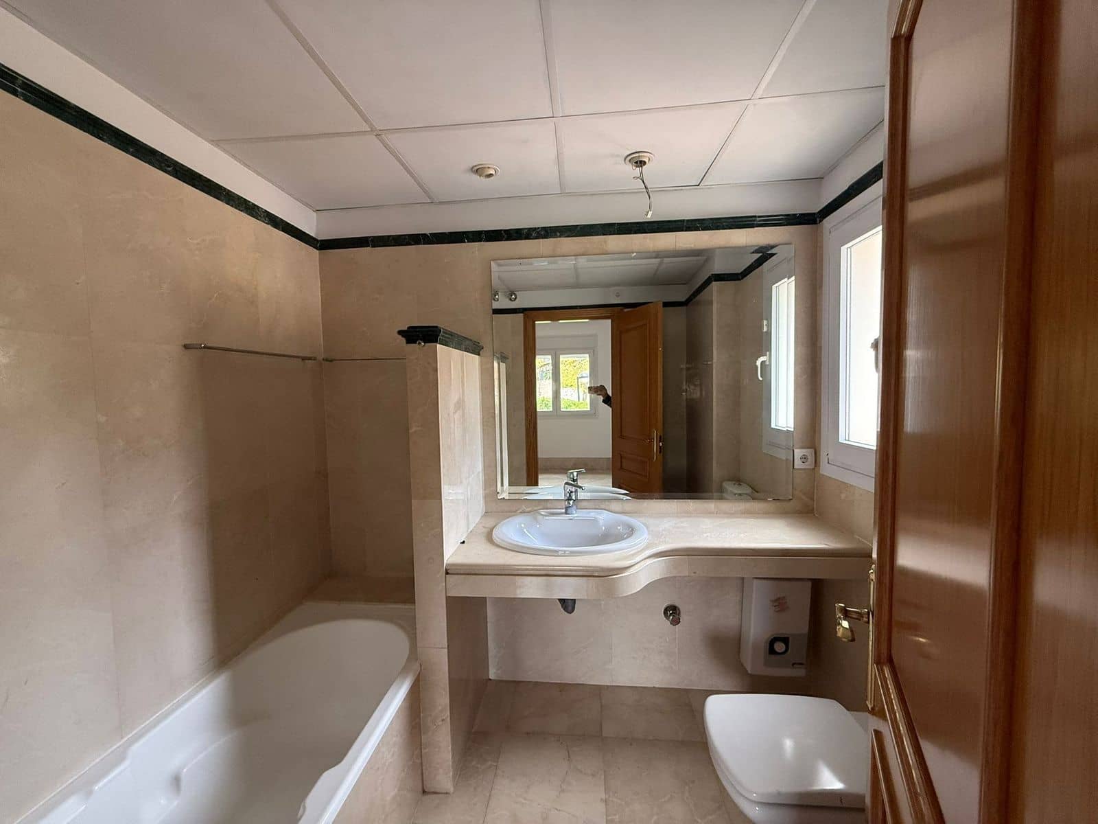 3 bedroom Townhouse for sale in Marbella - € 1,100,000 (Ref: 9812131)