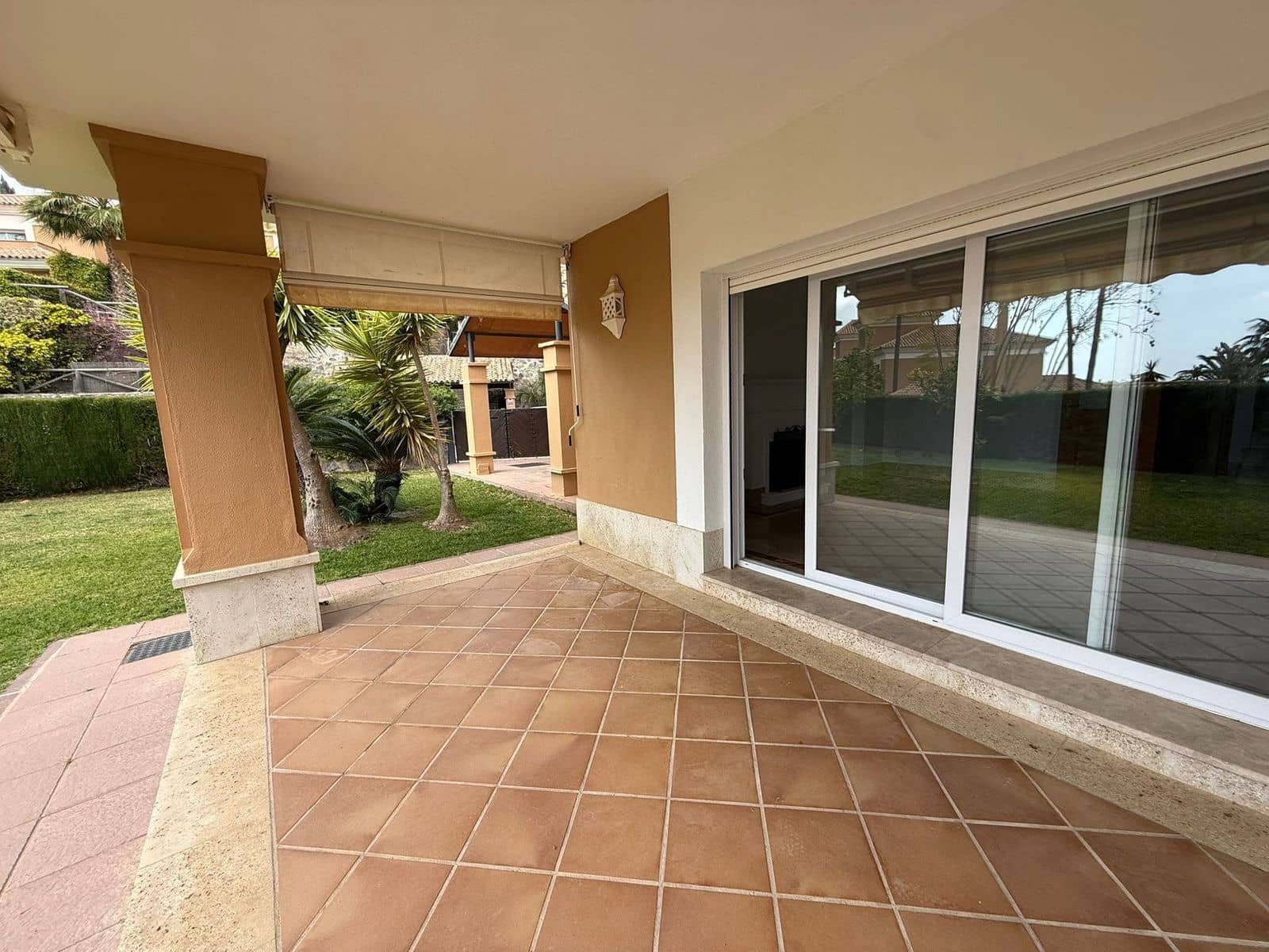 3 bedroom Townhouse for sale in Marbella - € 1,100,000 (Ref: 9812131)