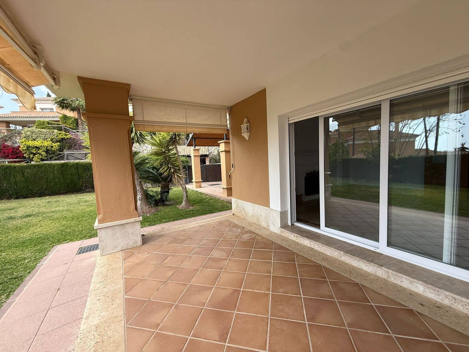 3 bedroom Townhouse for sale in Marbella - € 1,100,000 (Ref: 9812131)