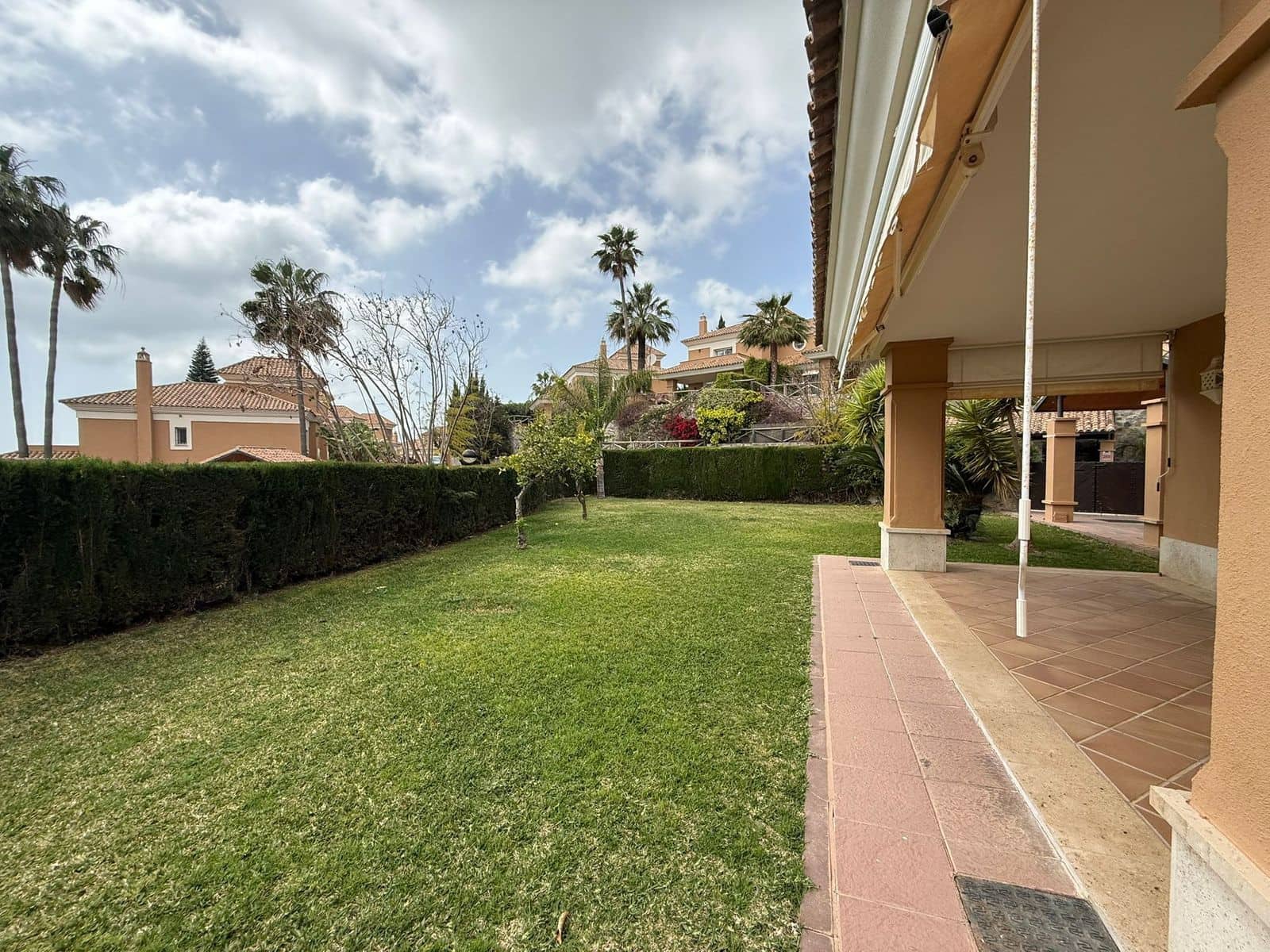 3 bedroom Townhouse for sale in Marbella - € 1,100,000 (Ref: 9812131)