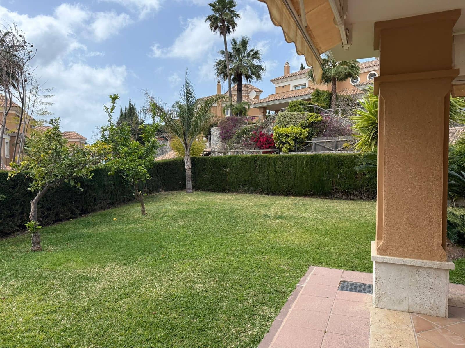 3 bedroom Townhouse for sale in Marbella - € 1,100,000 (Ref: 9812131)