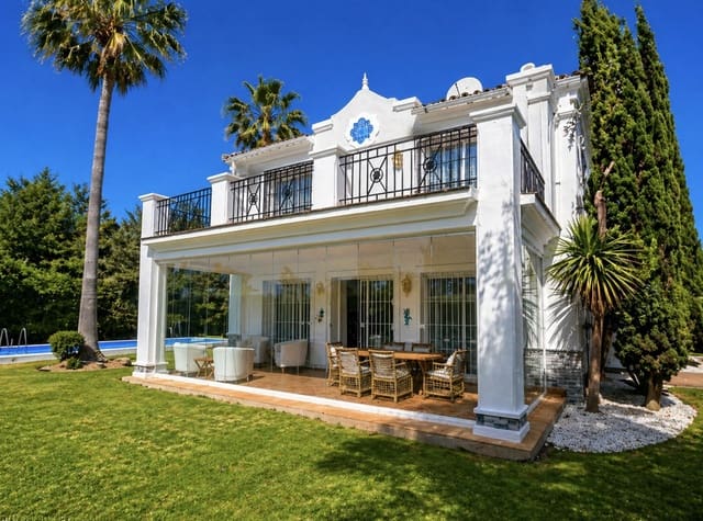 4 slaapkamer Villa te koop in La Duquesa / Puerto de la Duquesa, Manilva - € 895.000 (Ref: 9812132)