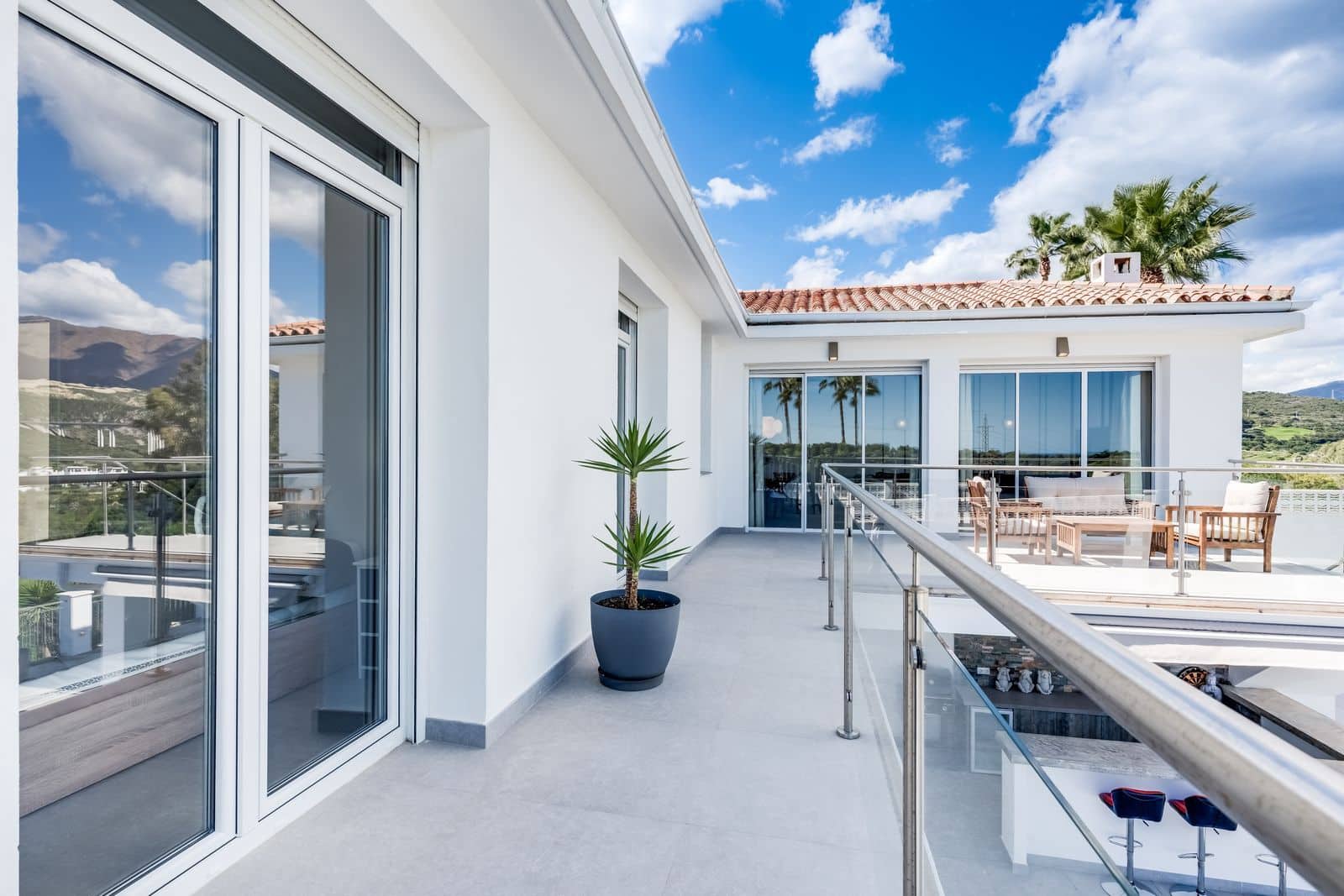 Chalet de 4 habitaciones en Estepona en venta - 1.150.000 € (Ref: 9812136)