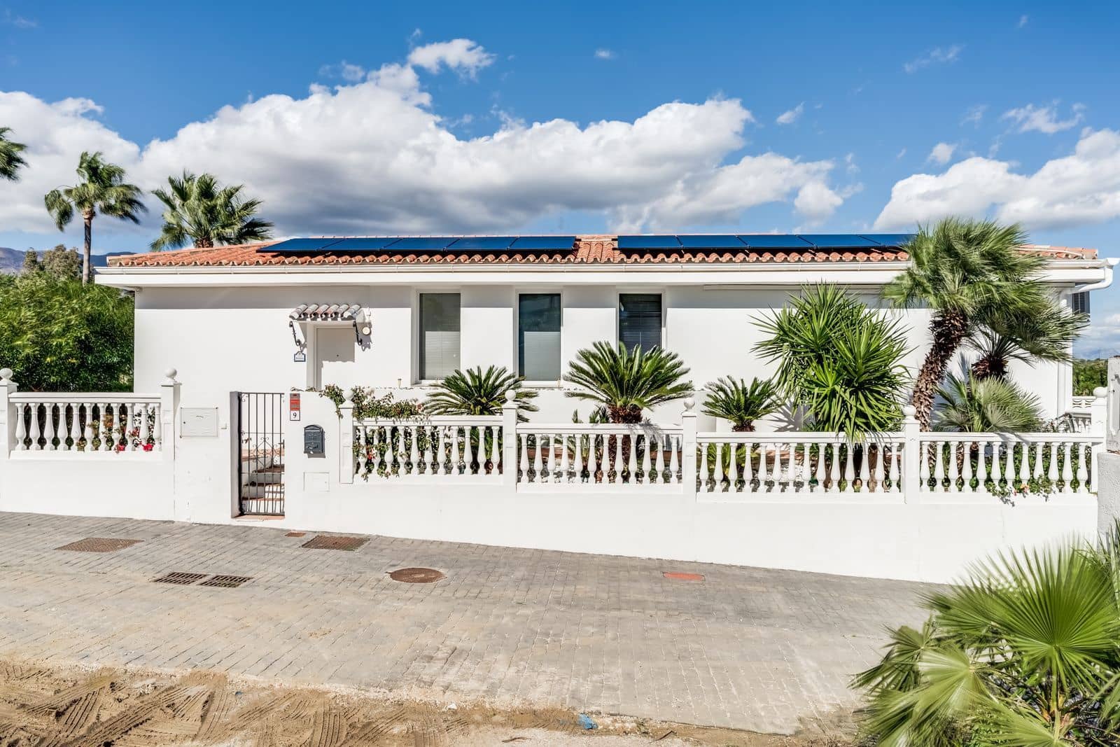 Chalet de 4 habitaciones en Estepona en venta - 1.150.000 € (Ref: 9812136)