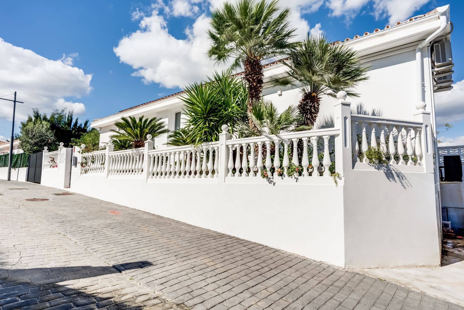 Chalet de 4 habitaciones en Estepona en venta - 1.150.000 € (Ref: 9812136)