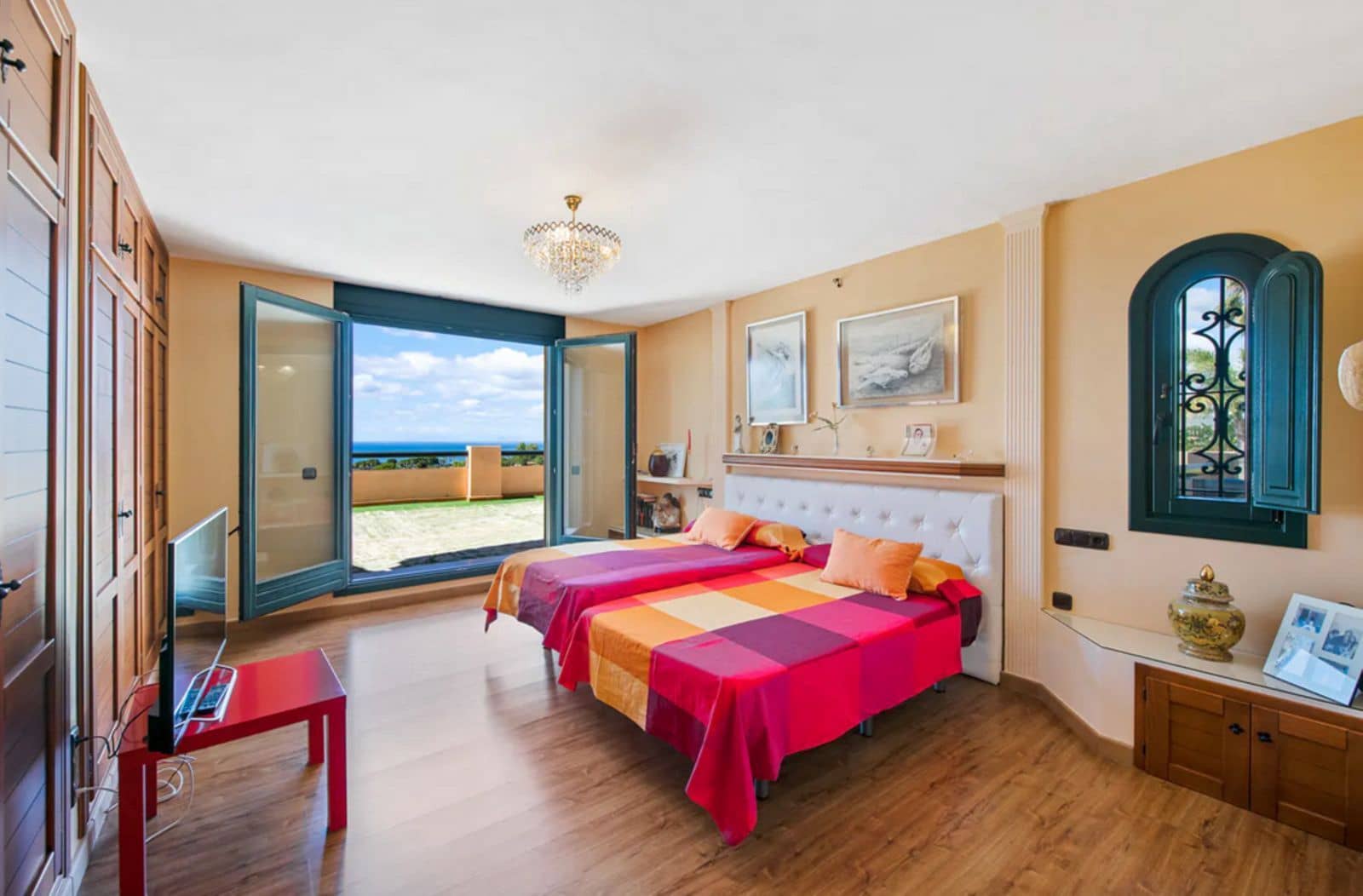 Chalet de 6 habitaciones en Estepona en venta - 2.750.000 € (Ref: 9812147)