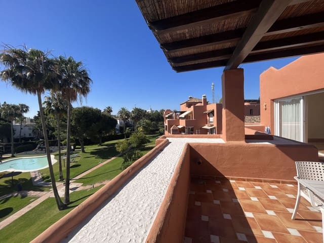 3 bedroom Apartment for sale in Atalaya-Isdabe, Estepona - € 950,000 (Ref: 9812163)