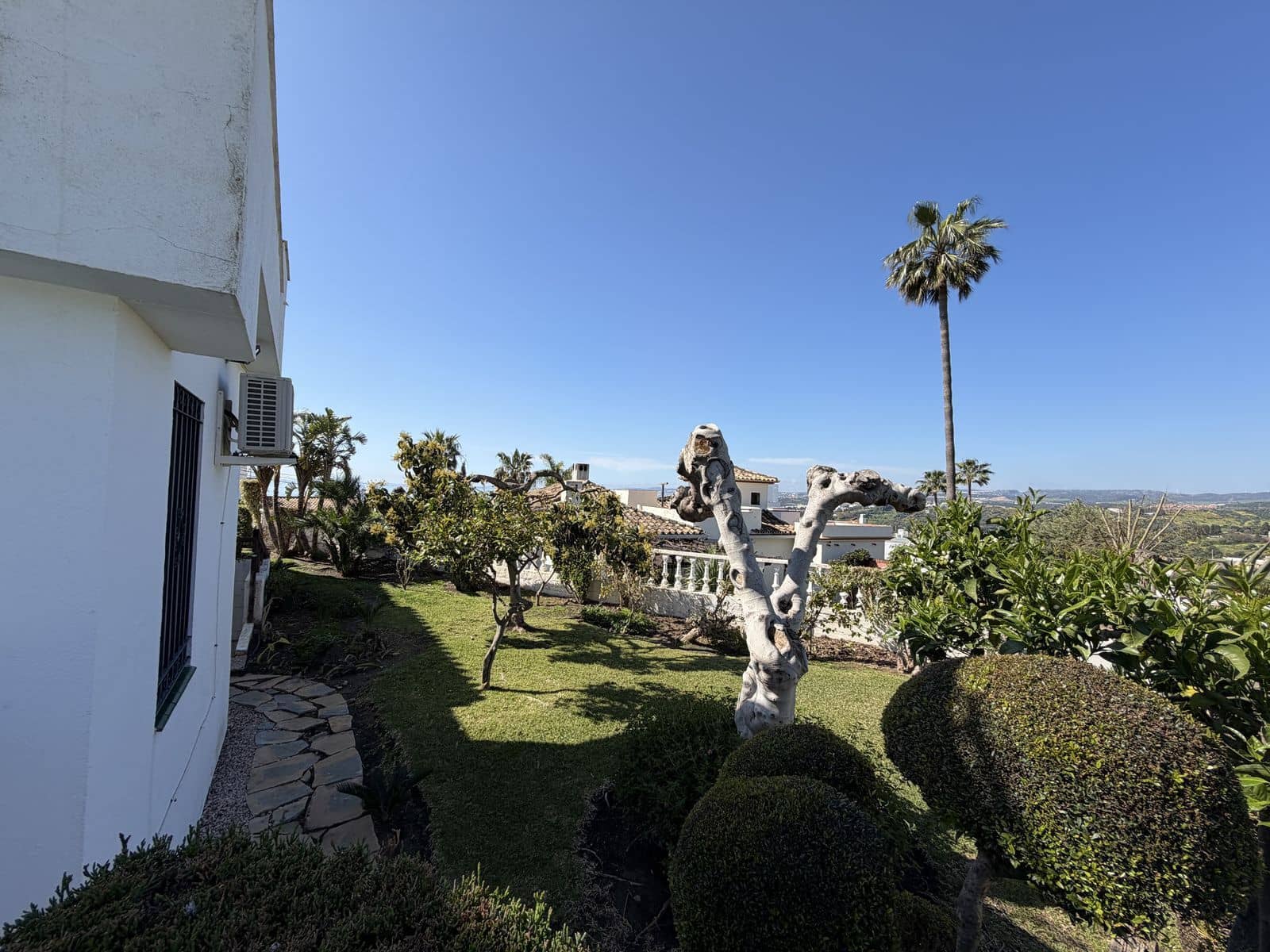 Chalet de 3 habitaciones en Estepona en venta - 995.000 € (Ref: 9812168)