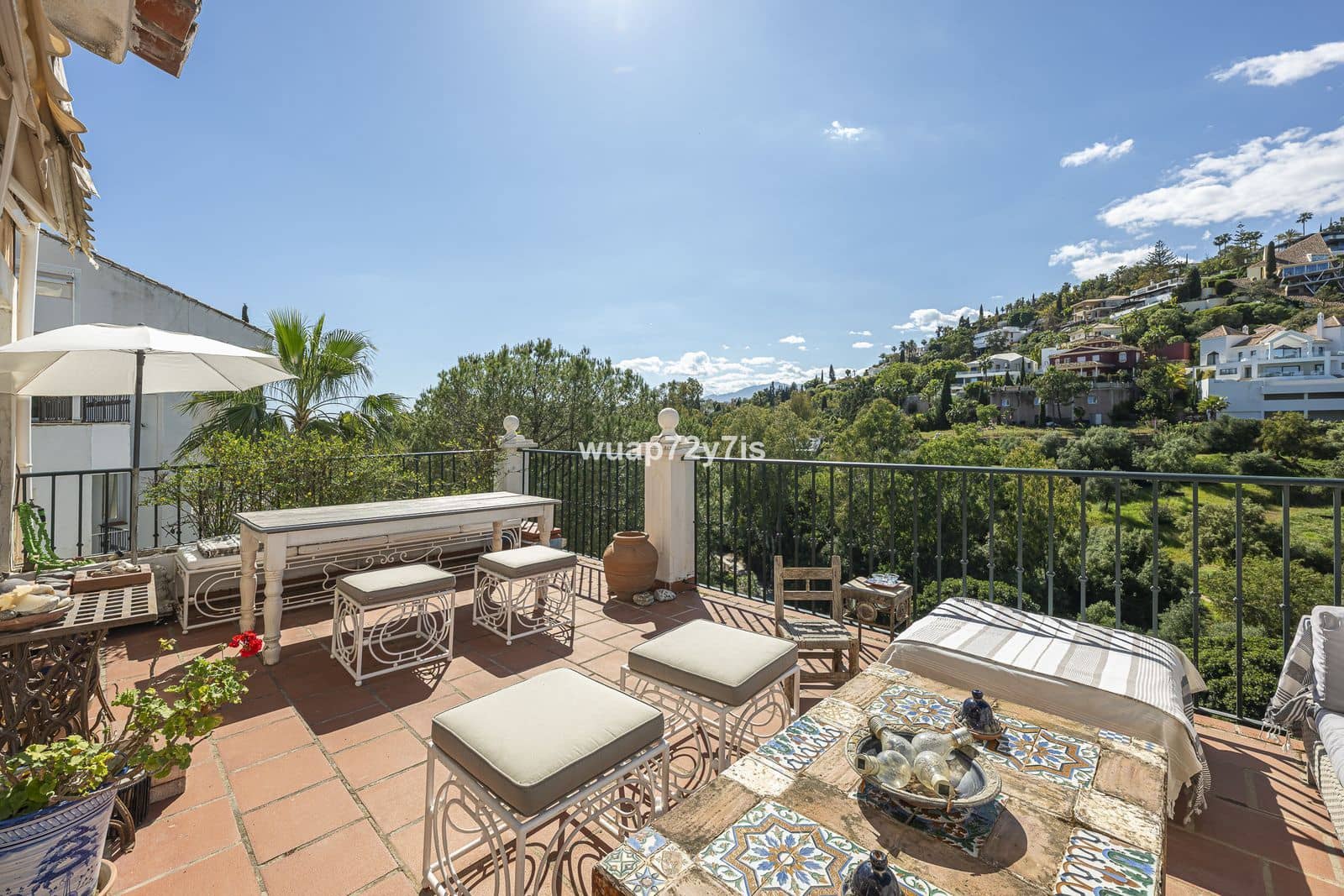 2 slaapkamer Halfvrijstaande villa te koop in Benahavis - € 925.000 (Ref: 9812173)